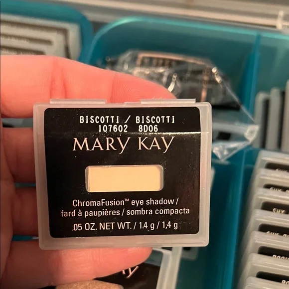 Mary Kay ChromaFusion Eyeshadow - Biscotti - Picture 2 of 2